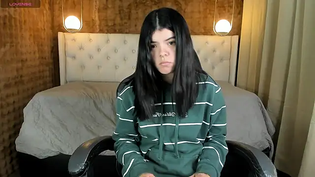 Snapshot of Maddy_bennet chatting on 03/19/25, 05:52 Maddy bennet online show from 03/19/25, 05:52