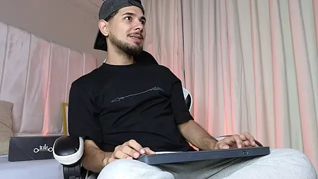 Samir bear online show from 10/31/25, 12:39