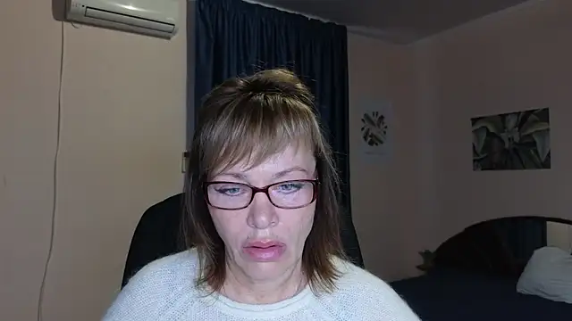 Snapshot of Miss_Moren chatting on 09/28/25, 04:07 Miss Moren online show from 09/28/25, 04:07