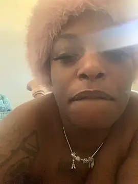 Snapshot of honeywetpussi chatting on 12/24/24, 04:08 honeywetpussi online show from 12/24/24, 04:08