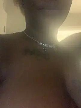 Snapshot of honeywetpussi chatting on 12/28/24, 11:19 honeywetpussi online show from 12/28/24, 11:19