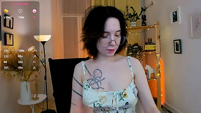 lilithlunna online show from 01/11/25, 04:27