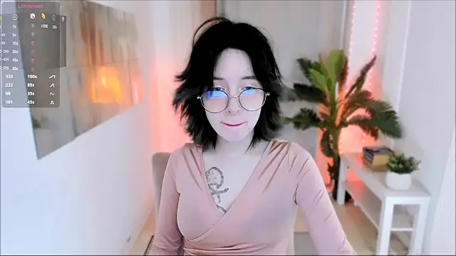 lilithlunna online show from 01/31/25, 10:10