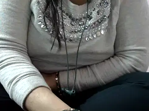 Snapshot of Housewife12 chatting on 01/24/25, 08:13 Housewife12 online show from 01/24/25, 08:13