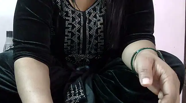 Snapshot of Housewife12 chatting on 02/15/25, 08:22 Housewife12 online show from 02/15/25, 08:22