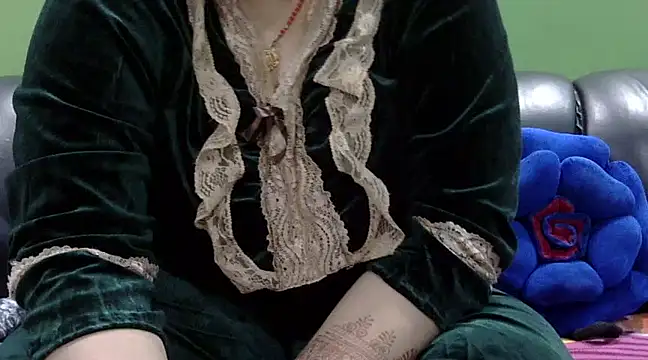 Snapshot of Housewife12 chatting on 02/28/25, 08:28 Housewife12 online show from 02/28/25, 08:28