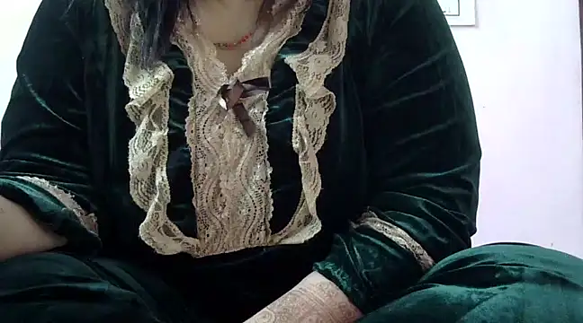 Snapshot of Housewife12 chatting on 03/01/25, 08:34 Housewife12 online show from 03/01/25, 08:34