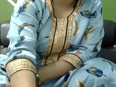 Snapshot of Housewife12 chatting on 03/07/25, 04:11 Housewife12 online show from 03/07/25, 04:11