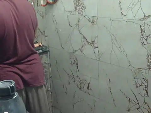 Snapshot of Housewife12 chatting on 10/16/25, 08:04 Housewife12 online show from 10/16/25, 08:04