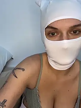 Nikki Hoee online show from 10/20/25, 04:18