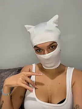 Nikki Hoee online show from 11/30/25, 12:53