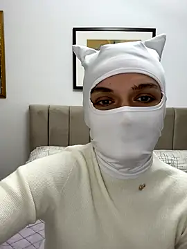 Nikki Hoee online show from 12/04/25, 10:07