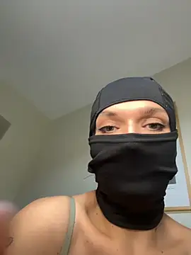 Nikki Hoee online show from 12/16/25, 09:09