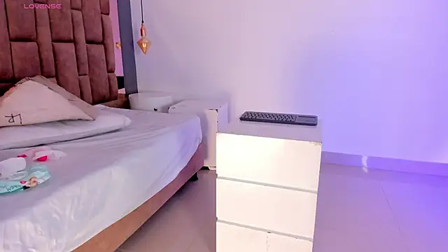 victoriaroyce1 online show from 03/31/26, 01:11