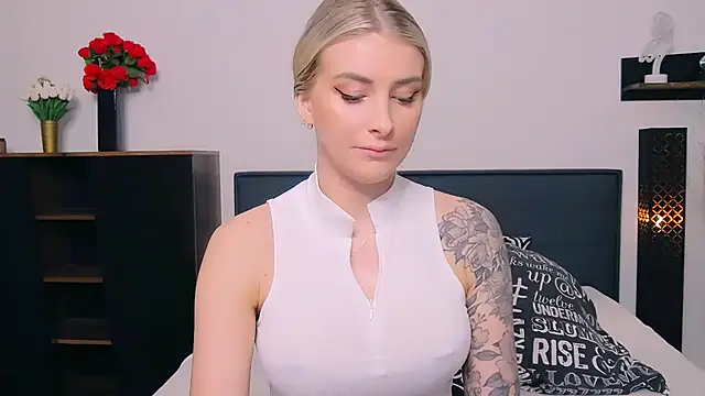 Snapshot of Lia_Benini chatting on 02/16/26, 09:27 Lia Benini online show from 02/16/26, 09:27