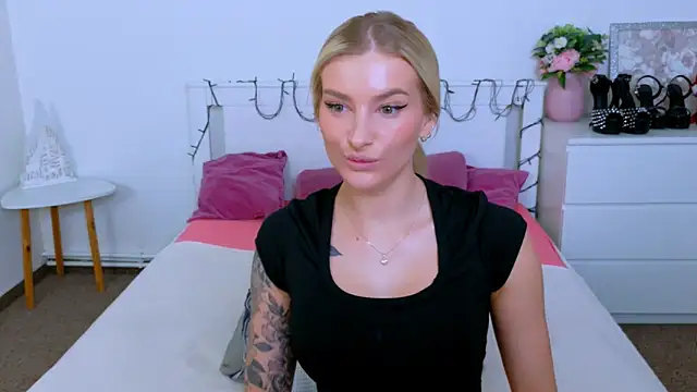 Lia Benini online show from 03/16/26, 12:31