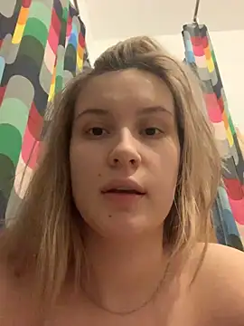 Snapshot of Sweet_white_chocolate chatting on 01/10/25, 06:53 Sweet white chocolate online show from 01/10/25, 06:53