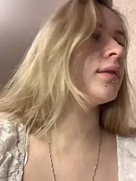 Snapshot of Sweet_white_chocolate chatting on 01/31/25, 05:30 Sweet white chocolate online show from 01/31/25, 05:30