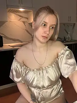 Snapshot of Sweet_white_chocolate chatting on 03/11/25, 05:38 Sweet white chocolate online show from 03/11/25, 05:38