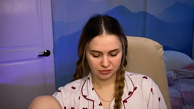 Snapshot of IlonaMurf chatting on 03/05/26, 08:54 IlonaMurf online show from 03/05/26, 08:54