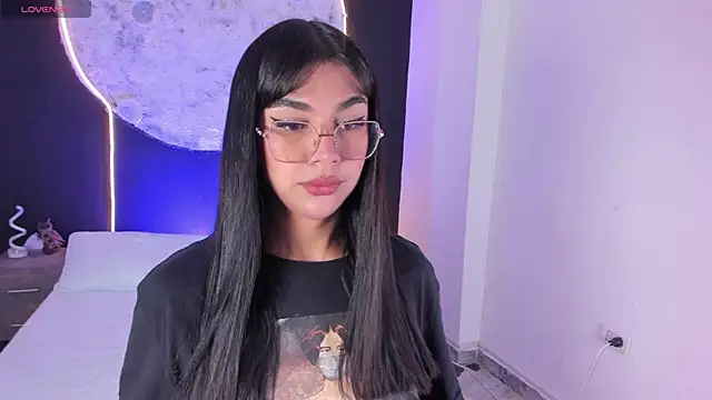 RoseCassie online show from 11/28/25, 01:14