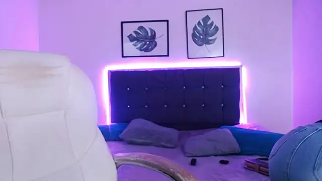 mia collens online show from 09/25/25, 02:04