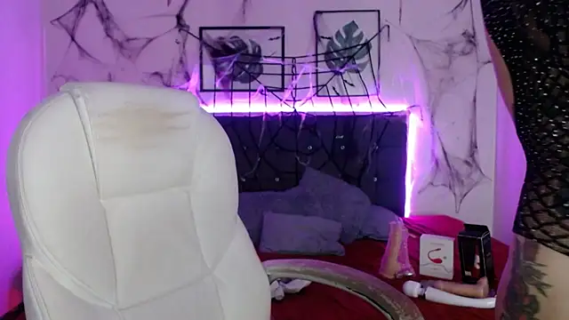 mia collens online show from 10/21/25, 01:06