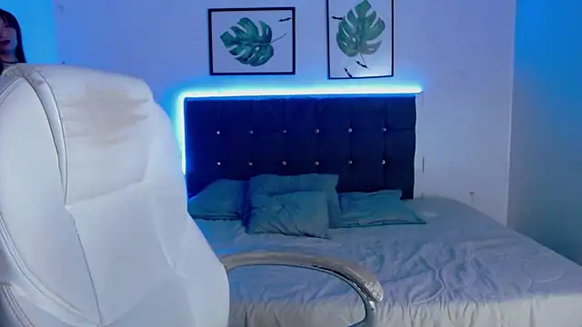 mia collens online show from 12/21/25, 12:51