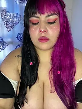 Snapshot of Pinky-Flower chatting on 01/17/25, 10:56 Pinky-Flower online show from 01/17/25, 10:56