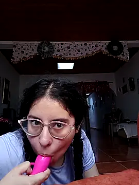 Snapshot of valentina568 chatting on 10/12/25, 06:18 valentina568 online show from 10/12/25, 06:18