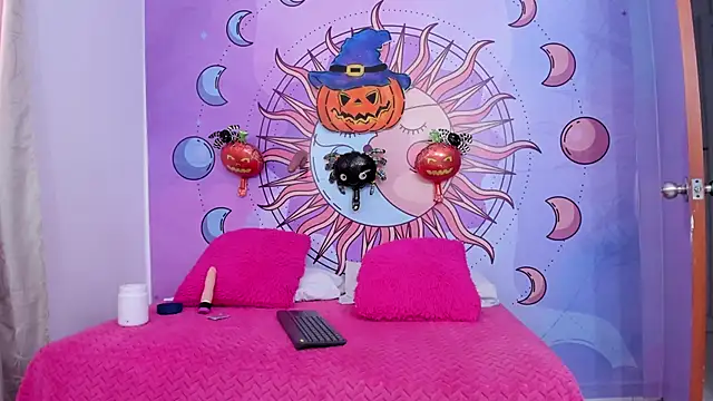 Mariana 16  online show from 10/30/25, 01:23