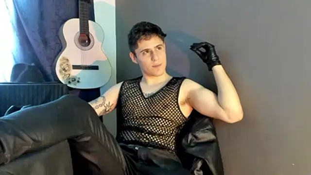 Snapshot of Antonello_Vannucci chatting on 11/19/25, 04:18 Antonello Vannucci online show from 11/19/25, 04:18