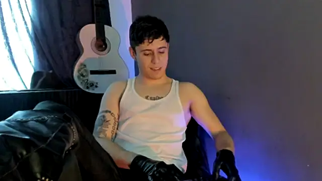 Snapshot of Antonello_Vannucci chatting on 11/21/25, 02:49 Antonello Vannucci online show from 11/21/25, 02:49