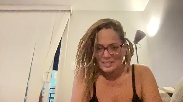 Snapshot of skarfos1babe69 chatting on 12/23/24, 11:49 skarfos1babe69 online show from 12/23/24, 11:49