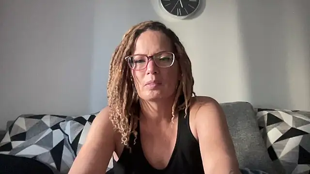 Snapshot of skarfos1babe69 chatting on 12/29/24, 10:03 skarfos1babe69 online show from 12/29/24, 10:03