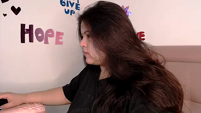 lizzie c online show from 02/06/26, 01:43