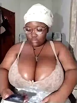 Snapshot of Damm_Bobbies chatting on 06/30/26, 01:06 Damm Bobbies online show from 06/30/26, 01:06