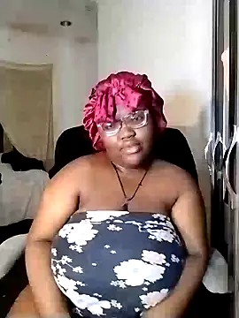 Snapshot of Damm_Bobbies chatting on 07/19/26, 10:46 Damm Bobbies online show from 07/19/26, 10:46