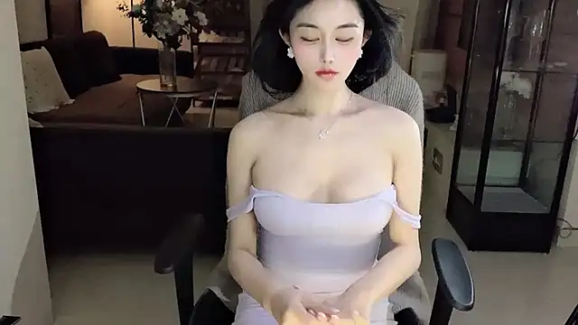 Snapshot of Irene--- chatting on 02/20/25, 11:09 Irene--- online show from 02/20/25, 11:09