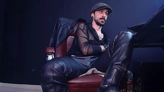 Snapshot of AxelColton chatting on 10/21/25, 10:27 AxelColton online show from 10/21/25, 10:27