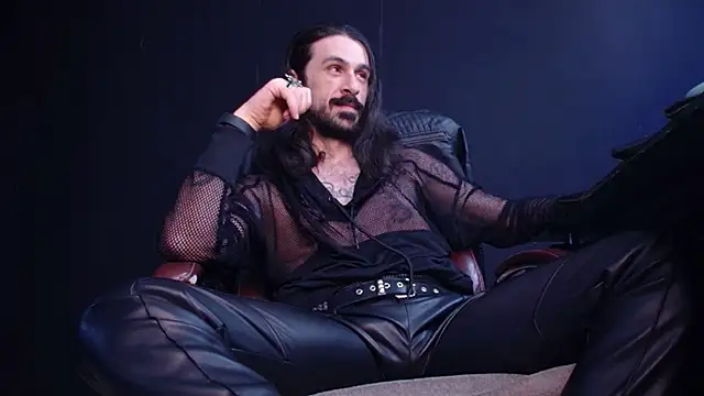 Snapshot of AxelColton chatting on 10/25/25, 10:23 AxelColton online show from 10/25/25, 10:23