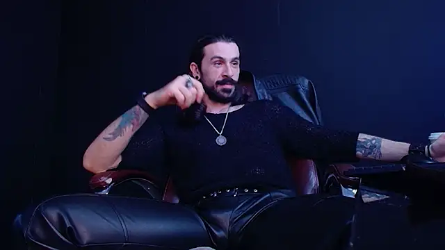 Snapshot of AxelColton chatting on 10/31/25, 11:33 AxelColton online show from 10/31/25, 11:33