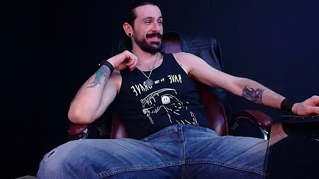 Snapshot of AxelColton chatting on 11/01/25, 11:23 AxelColton online show from 11/01/25, 11:23