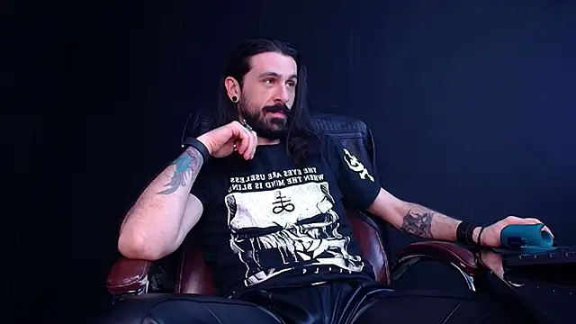 Snapshot of AxelColton chatting on 11/06/25, 11:33 AxelColton online show from 11/06/25, 11:33