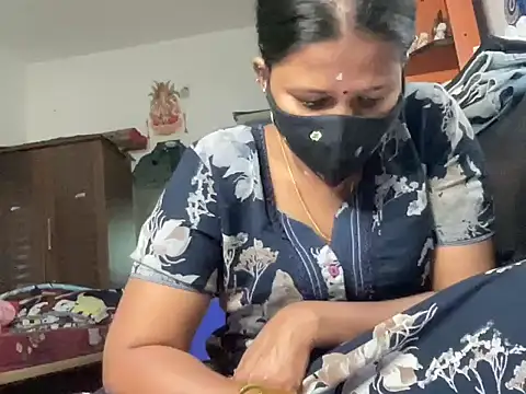 Snapshot of Tamil_Sanjana_ chatting on 11/28/25, 10:40 Tamil Sanjana online show from 11/28/25, 10:40