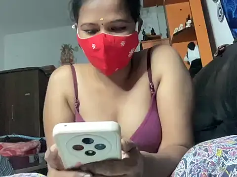 Snapshot of Tamil_Sanjana_ chatting on 12/19/25, 04:58 Tamil Sanjana online show from 12/19/25, 04:58