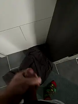 Snapshot of BobMeinster chatting on 11/25/25, 10:37 BobMeinster online show from 11/25/25, 10:37