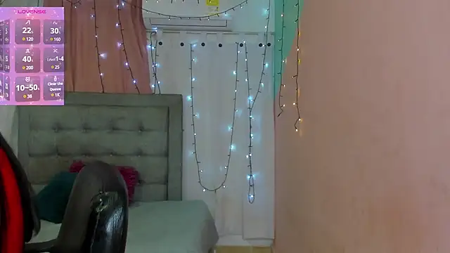 Snapshot of dani-lue chatting on 12/22/24, 11:44 dani-lue online show from 12/22/24, 11:44