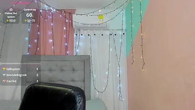 Snapshot of dani-lue chatting on 01/17/25, 12:10 dani-lue online show from 01/17/25, 12:10