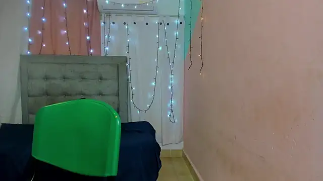 Snapshot of dani-lue chatting on 01/25/25, 11:44 dani-lue online show from 01/25/25, 11:44